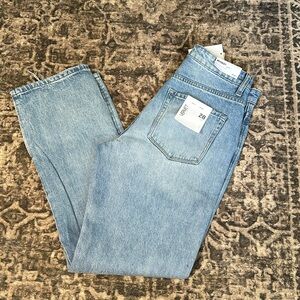 Women’s New with Tags Vervet Beverly Jeans • Straight leg •Light Wash Distressed